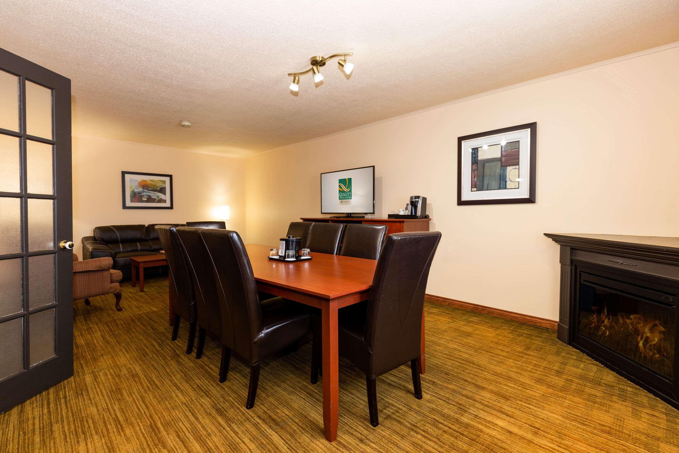 Quality Inn & Suites Матан Екстер'єр фото